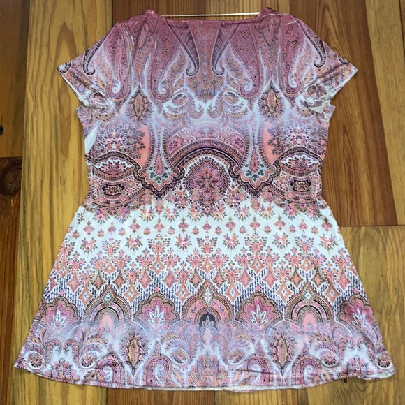 One world pink studded top. Sz M - Picture 5 of 8